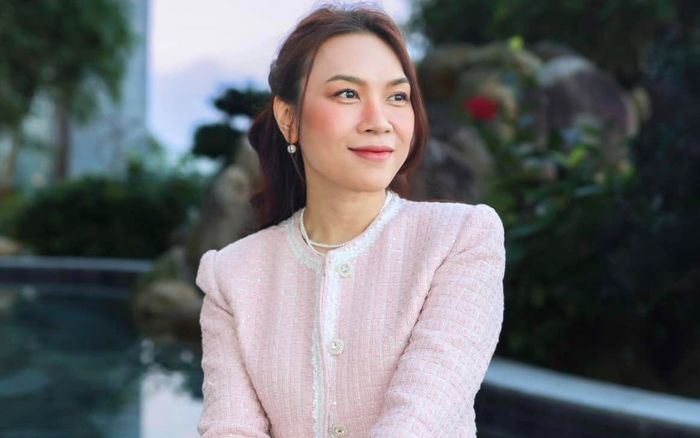 Xôn xao hàng chục bức ảnh Mỹ Tâm thân thiết bên một chàng trai, danh tính gây bất ngờ