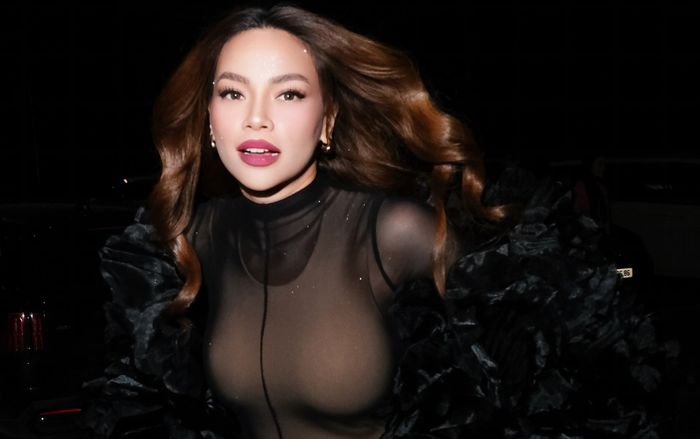 Hồ Ngọc Hà mặc đồ ren xuyên thấu, gặp 1 sự cố 'ngượng đỏ mặt' trước chục nghìn khán giả