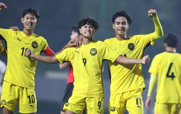 Malaysia khiến châu Á ngả mũ với chiến thắng 13-0