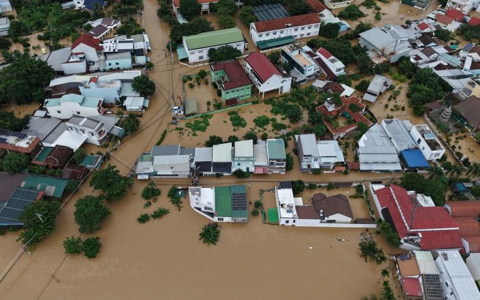 Lũ đang rút, nhưng miền Trung – Tây Nguyên vẫn chưa hết nỗi lo