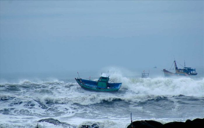 Áp thấp sắp thành bão số 15: Vùng nào chuẩn bị chịu ảnh hưởng đầu tiên?