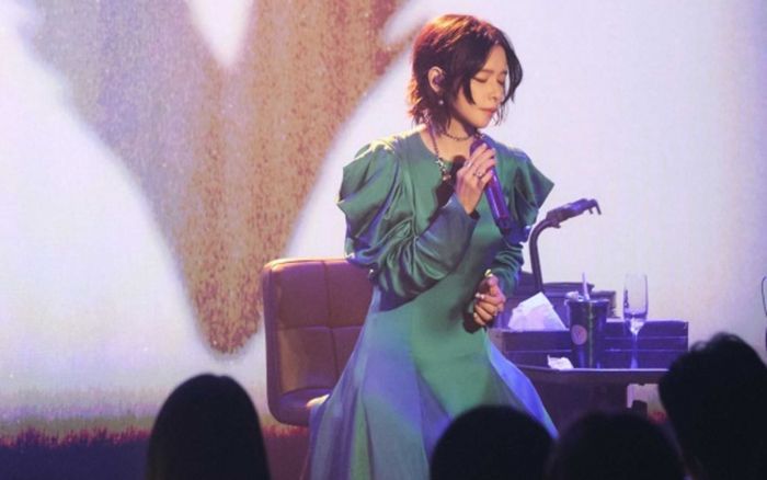 Nữ ca sĩ trở lại sân khấu sau khi mắc ung thư, nhiều khán giả bật khóc