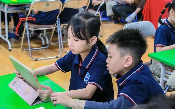 Học sinh tiểu học sắp được dạy AI