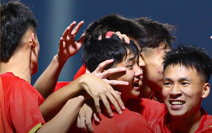 Tin tối 24/11: Việt Nam chính thức soán ngôi đầu của Malaysia