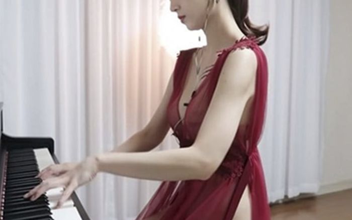 Nữ diễn viên đổi đời, mua nhà 71 tỷ sau loạt video gợi cảm gây choáng