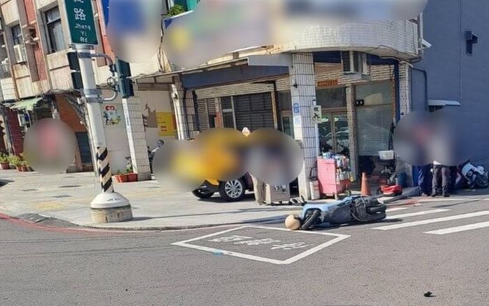 Cụ ông 75 tuổi đạp nhầm chân ga khi dừng đèn đỏ, hiện trường sau đó gây bàng hoàng