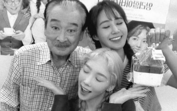 Taeyeon xúc động tiễn biệt 'ông nội quốc dân' Lee Soon Jae