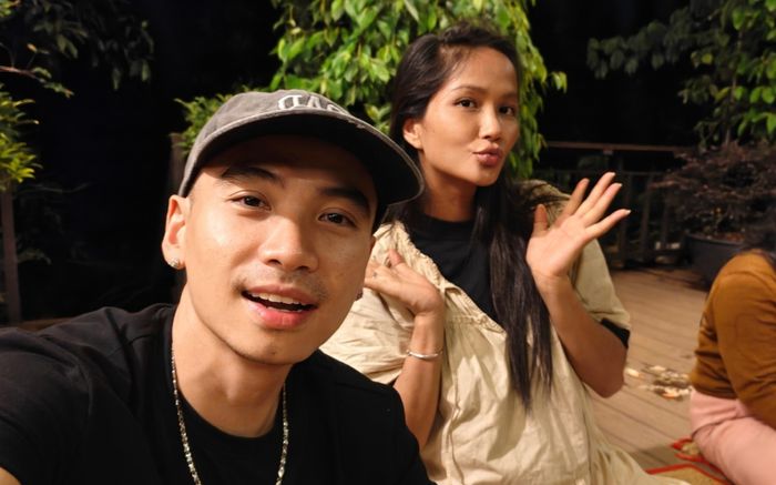 Chiếc điện thoại 45 triệu của chồng H'Hen Niê