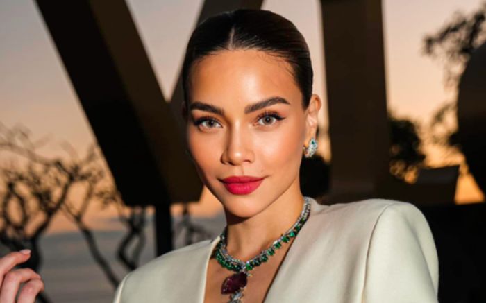 Vòng cổ đá quý của Hồ Ngọc Hà