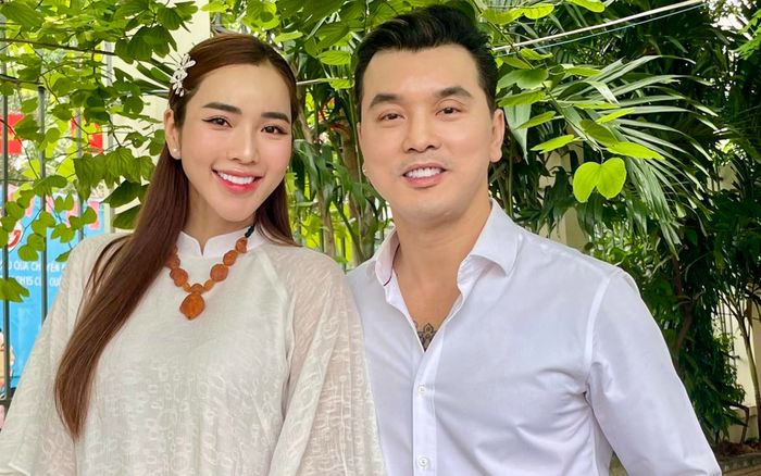 Choáng với số tiền và quà vợ chồng Ưng Hoàng Phúc mang đi cứu trợ miền Trung sau mưa lũ