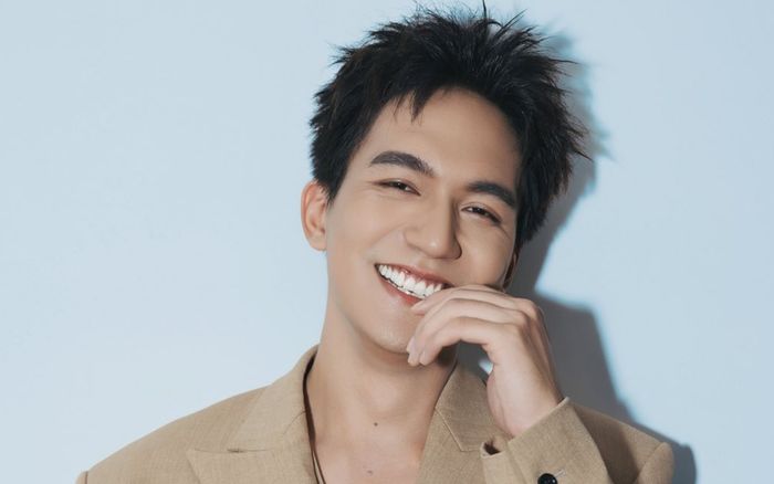 Đồng hồ 1 triệu của nam diễn viên phim Mưa đỏ