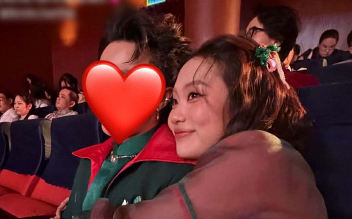 Bức ảnh Phương Mỹ Chi tình tứ bên một sao nam Vbiz đang gây xôn xao