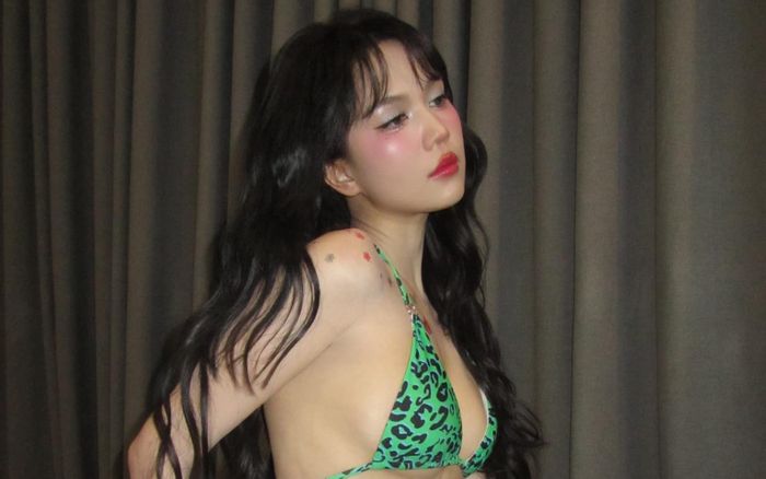 Ảnh Ngọc Trinh bán khoả thân gây sốt