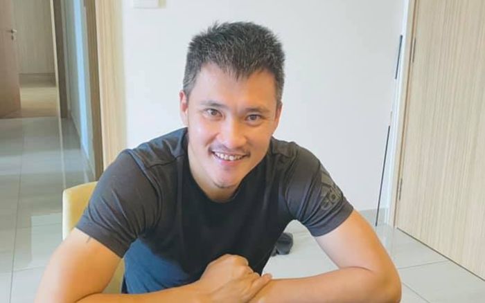 Vì sao tóc Công Vinh bạc trắng?