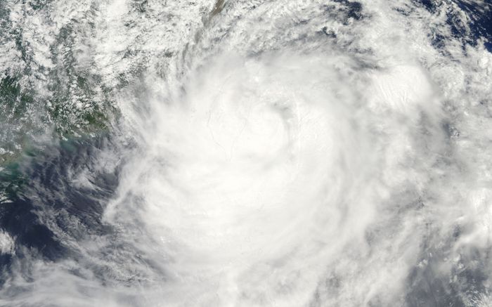 Bão số 15 di chuyển khó lường, liên tục đổi hướng khi vào tới biển Đông