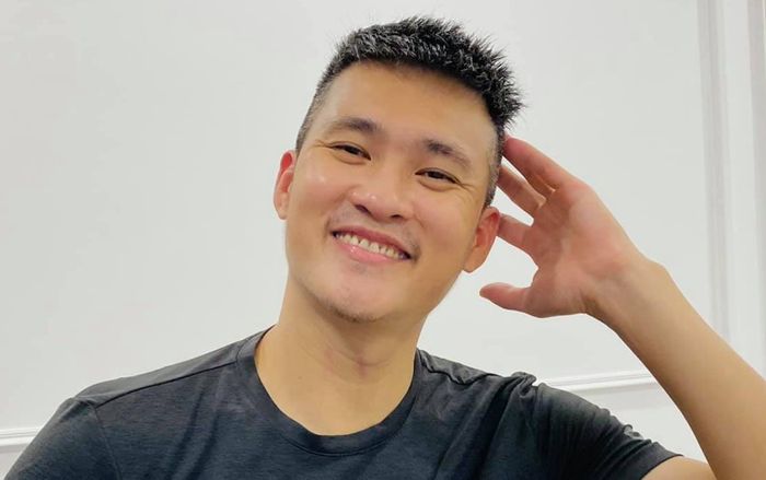 Đồng hồ 600 triệu của chồng Thủy Tiên