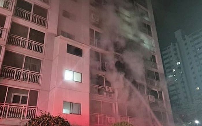 Đòi mua điện thoại nhưng ba mẹ không cho, bé gái 14 tuổi phóng hỏa đốt nhà