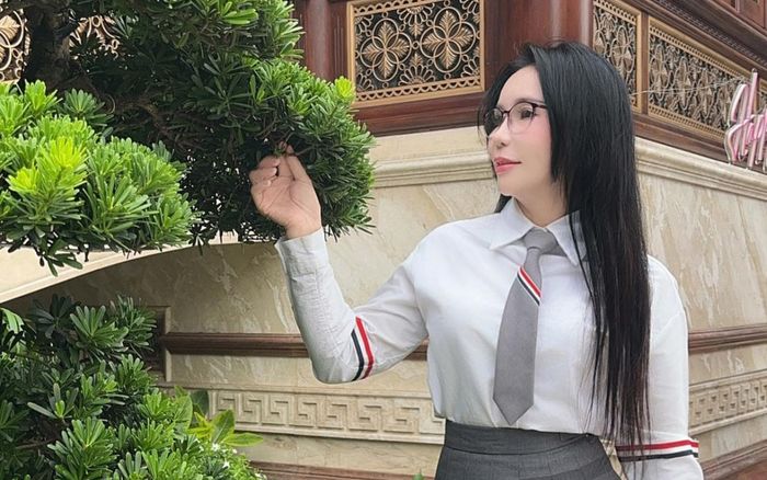 Cách xài điện thoại của bà chủ thẩm mỹ viện Mailisa