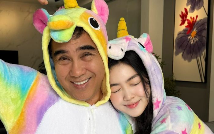 Điện thoại 27 triệu Quyền Linh tặng con gái