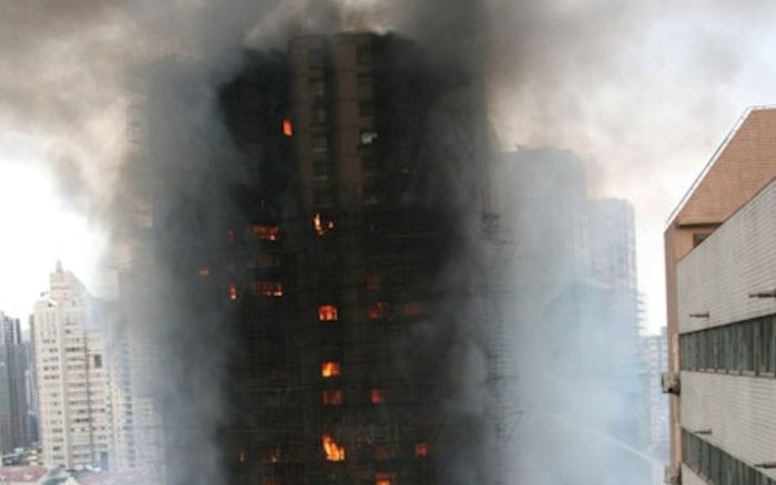 Vụ cháy chung cư Hồng Kông (Trung Quốc): 15 năm trước từng xảy ra thảm kịch tương tự