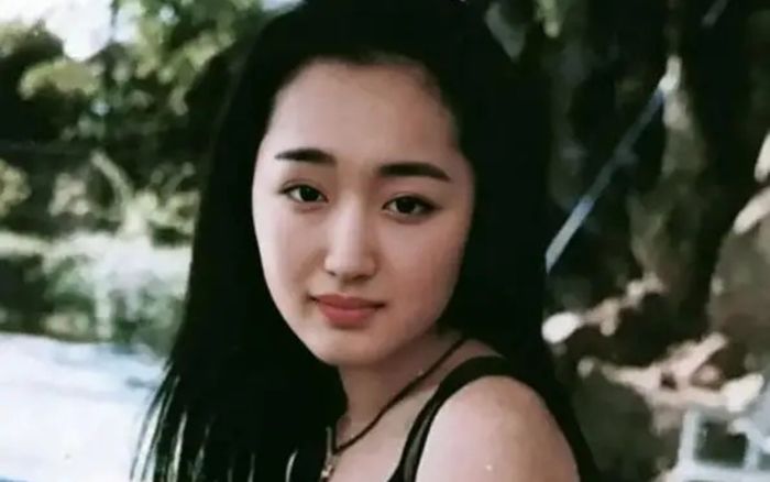 Nữ ca sĩ chia tay đại gia kim cương vì bị phản bội, cưới chồng công nhân rồi rút lui khỏi showbiz