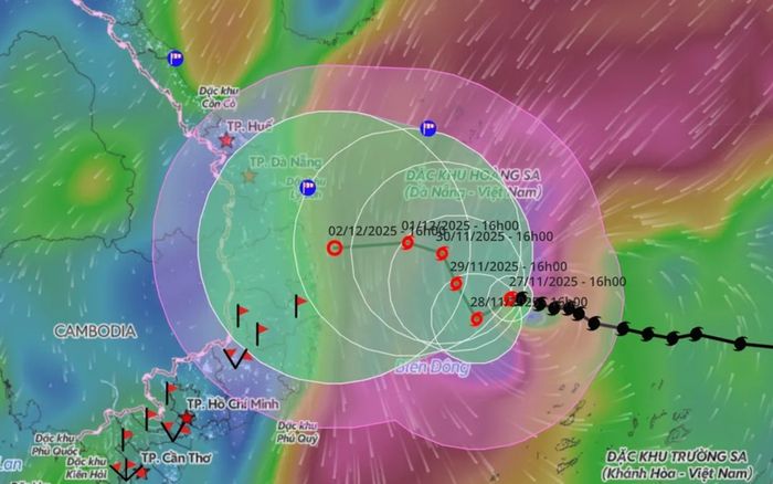 Vì sao bão số 15 di chuyển chậm bất thường nhưng vẫn giữ gió giật cấp 14?