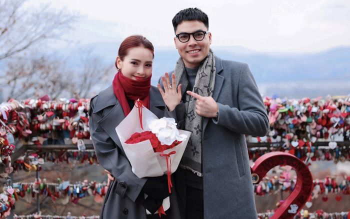 Chiếc đồng hồ gần 200 triệu của tiền vệ Phạm Đức Huy