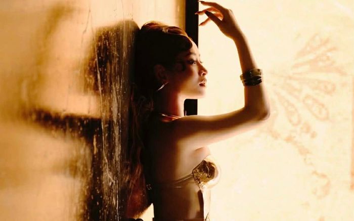 Chi Pu khoe vóc dáng gợi cảm gây 'náo loạn' mạng xã hội