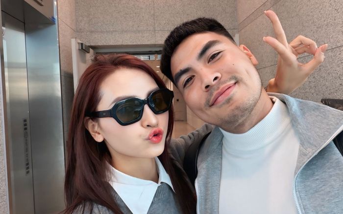 Chiếc iPad gần 30 triệu của tiền vệ Phạm Đức Huy và MC Huyền Trang