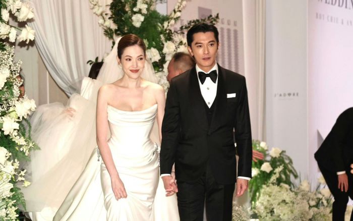 Cặp đôi nổi tiếng làm đám cưới sau 4 tháng đón quý tử đầu lòng