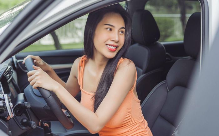 Chiếc xe sang của ca sĩ Thủy Tiên