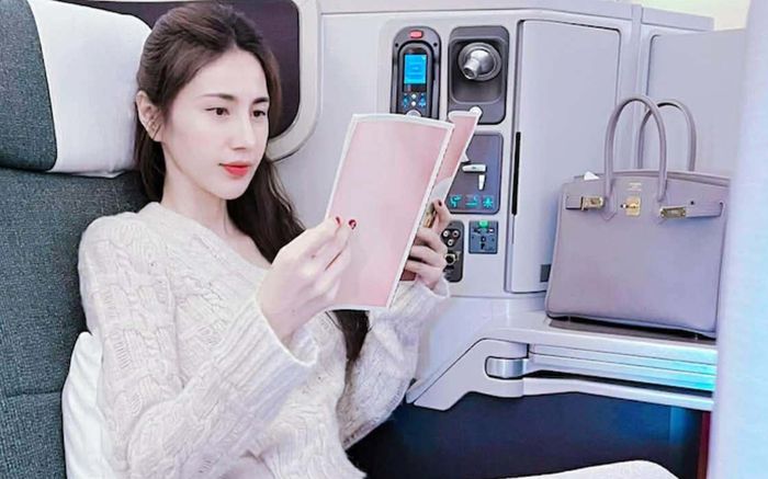 Chiếc túi 765 triệu của ca sĩ Thủy Tiên