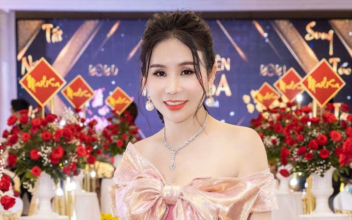 Đôi bông tai 19 triệu của bà chủ thẩm mỹ viện Mailisa