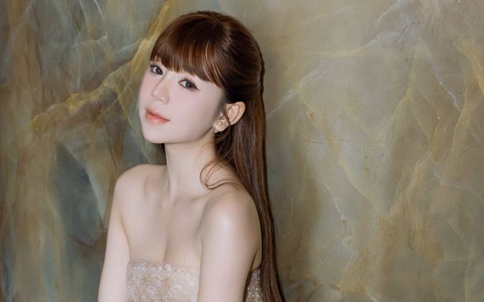 Quỳnh Kool khoe vai trần gợi cảm