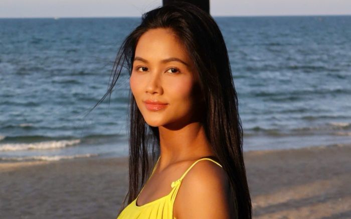 H'Hen Niê xin lỗi sau khi bị khán giả quay lưng