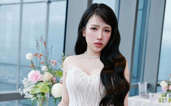 Chiếc điện thoại 34 triệu của ái nữ nhà Minh Nhựa