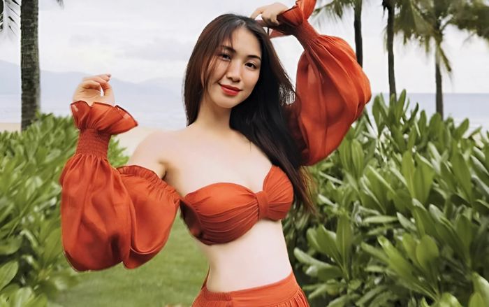 Hòa Minzy tuyên bố một câu 'dậy sóng' sau khi được người đặc biệt ẵm ra ô tô rúng động cõi mạng