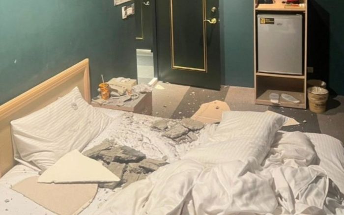 Kinh hoàng trần phòng khách sạn sập giữa đêm, bê tông rơi trúng khách khi đang nghỉ ngơi