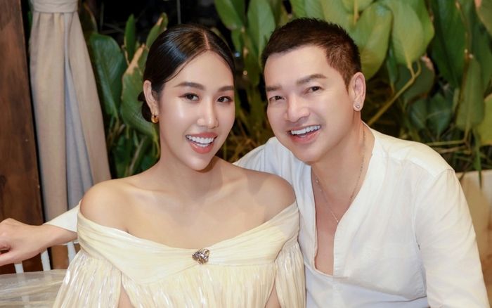 Rộ khoảnh khắc vợ trẻ kém 37 tuổi của nghệ sĩ Quang Minh vác bụng bầu khệ nệ