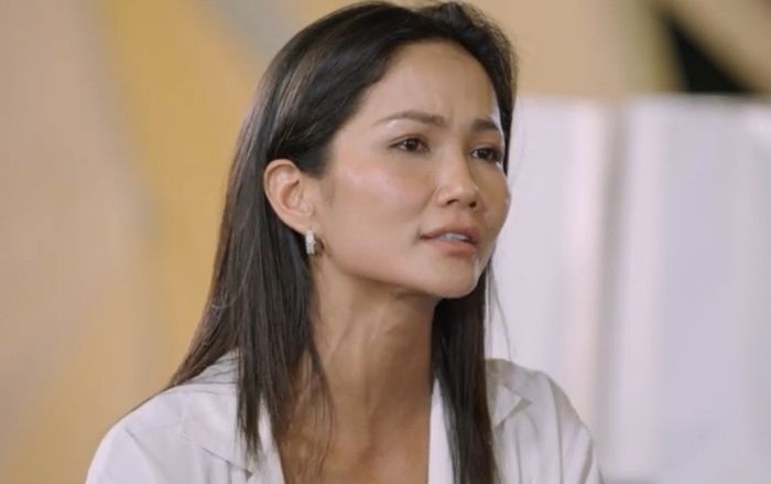 H'Hen Niê thú nhận bị giảm sữa, phải thốt lên: 'Thật sự là một cú sốc'