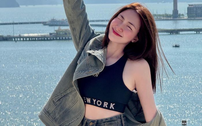 Bất ngờ với tin nhắn Hòa Minzy nhận ngay lúc đang ngủ, danh tính người gửi quá đặc biệt