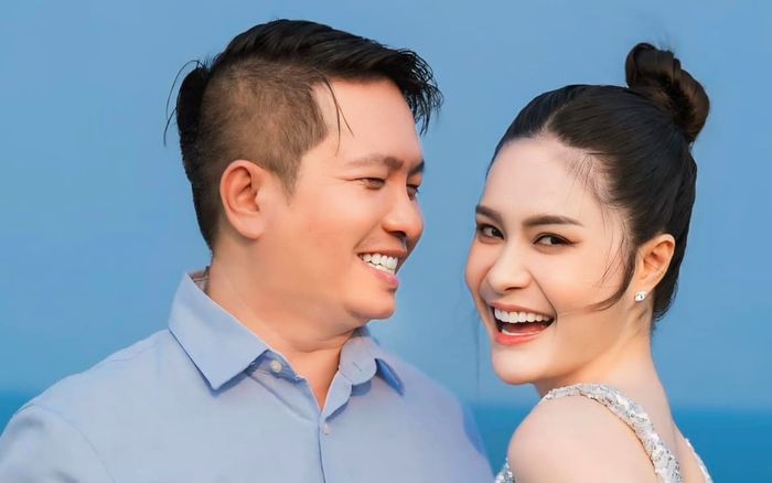 Chiếc điện thoại 27 triệu của chồng Đoàn Di Băng