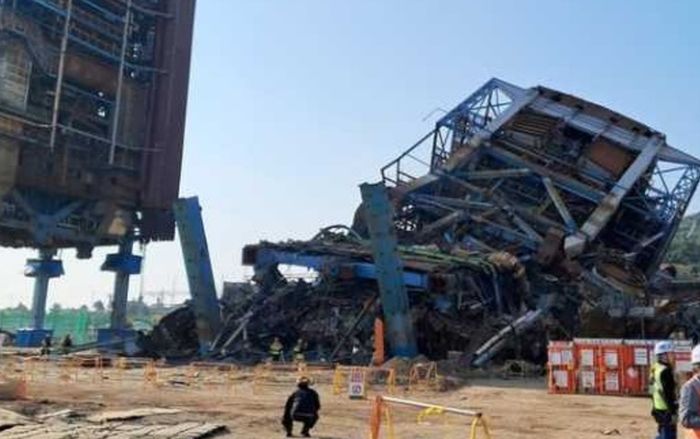Sập kết cấu thép tại nhà máy điện, 6 người nghi bị vùi lấp