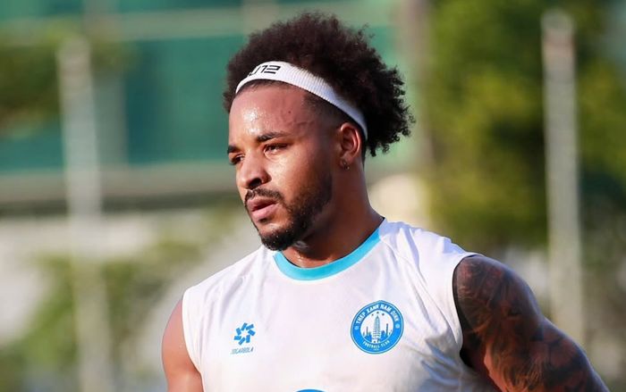 Tai nghe 8 triệu của Nguyễn Xuân Son