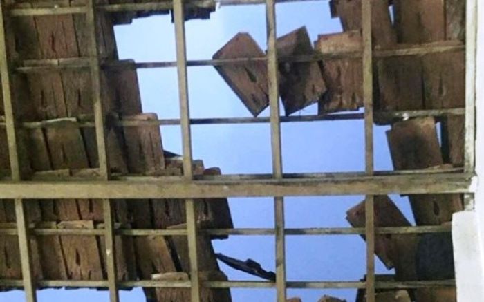 Bão chưa vào đất liền, lốc xoáy đã cuốn bay 2 mái nhà ở Quảng Ngãi