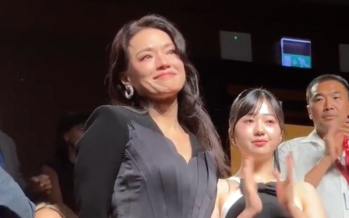 'Dậy sóng' chuyện Thư Kỳ bị chồng đạo diễn nhắc nhở thẳng mặt