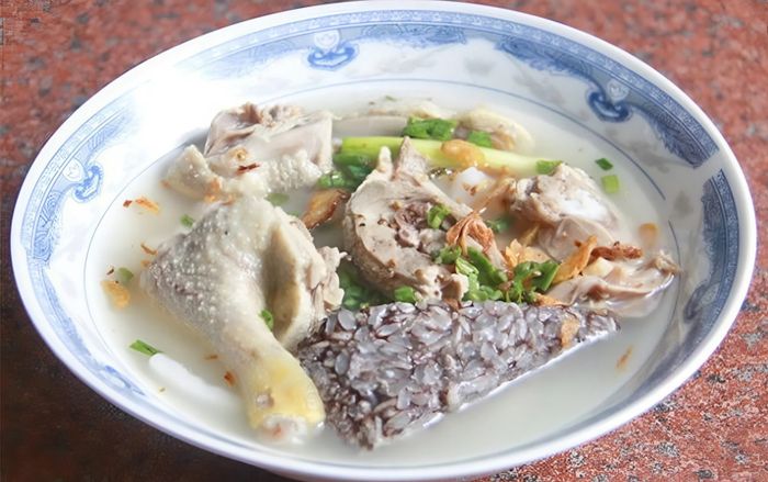 Đặc sản miền Tây lạ miệng: Bánh canh vịt chan nước cốt dừa, ai không quen thì e dè, ăn rồi lại ghiền