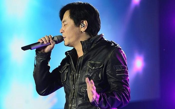 Nam ca sĩ từng biến mất khỏi showbiz nghi do bị đầu độc, nay xuất hiện với diện mạo già nua ở tuổi 63