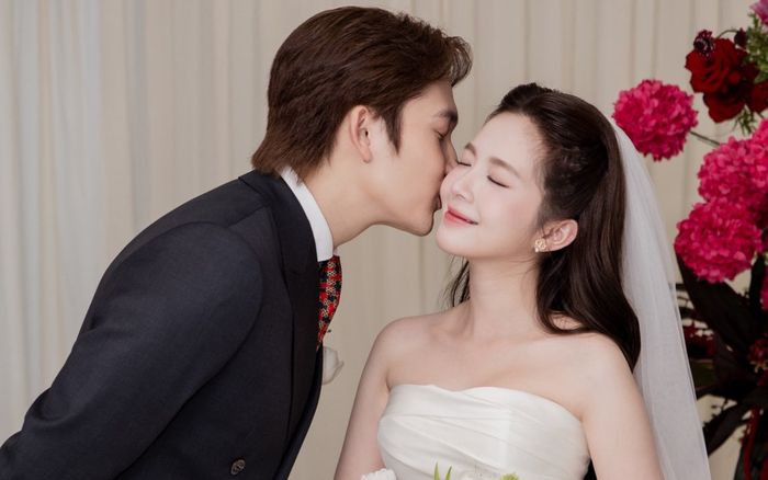 Ngay sau đám cưới cổ tích, vợ Đình Tú gây chú ý với tấm ảnh đặc biệt