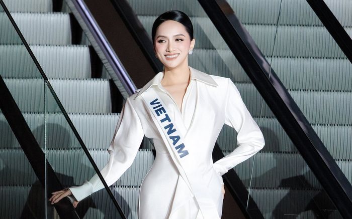 Hương Giang mặc lại đồ cũ tại Miss Universe?